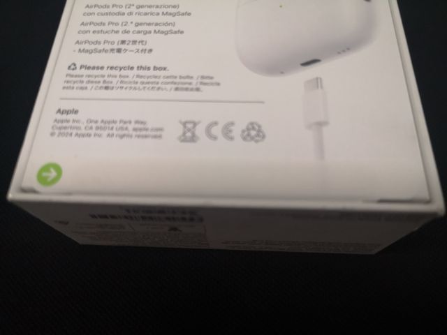 Apple AirPods Pro (2nd gen) with MagSafe Case (USB-C)
มือ 1 รูปที่ 6