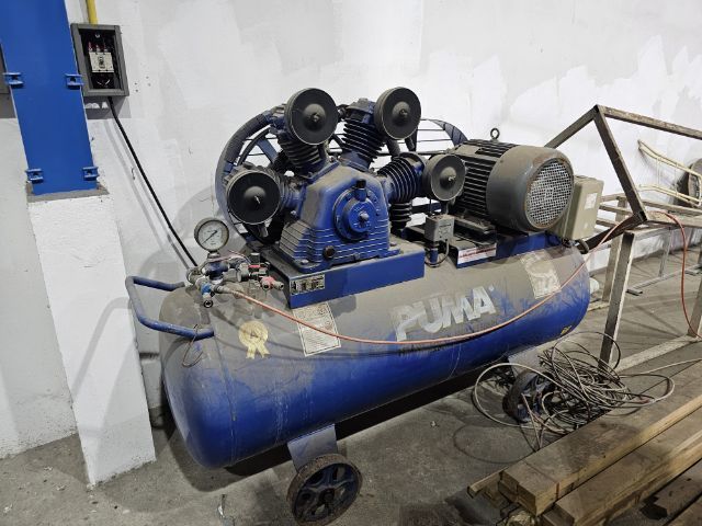 ขายปั้มลม Puma  15 แรง 4 สูบ 520 ลิตร ไฟ 3 เฟส   สภาพใหม่มาก ราคา
50,000 บาท โทร 0864146012 รูปที่ 3