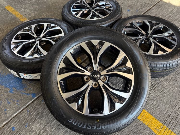 Kia Carnival ขอบ 18 นิ้ว TOP 💢