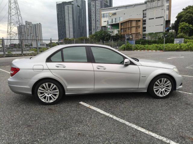 Mercedes-Benz C-Class 2012 C200 CGI Sedan เบนซิน ไม่ติดแก๊ส เกียร์อัตโนมัติ บรอนซ์เงิน รูปที่ 4