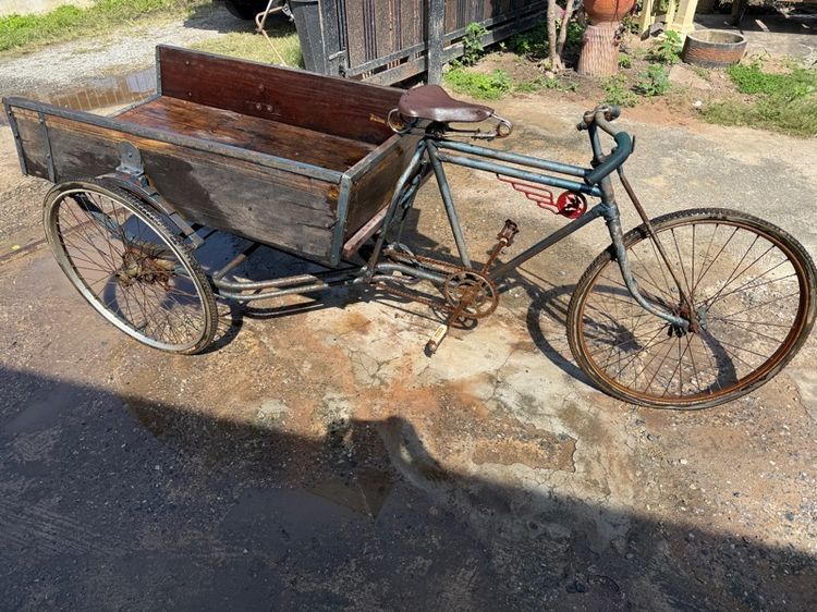 รถจักรยานสามล้อบรรทุกรับจ้างเก่า ประดับร้าน แต่งบ้านแนววินเทจ 