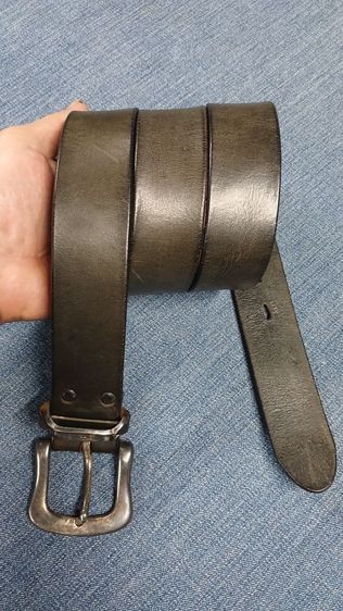 เข็มขัดหนังแท้ LOIS 
made in SPAIN เอว 36 ถึง 40
กว้าง 1.4 ยาวรวมหัว 46.3
แบรนด์แพง หนังหนาสวย รูปที่ 2