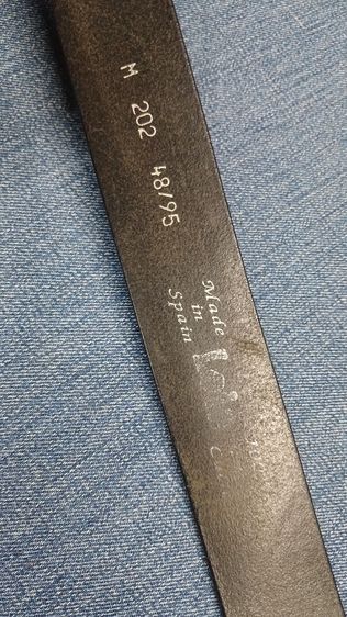 เข็มขัดหนังแท้ LOIS 
made in SPAIN เอว 36 ถึง 40
กว้าง 1.4 ยาวรวมหัว 46.3
แบรนด์แพง หนังหนาสวย รูปที่ 3