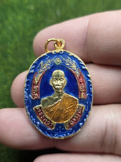 พระเหรียญหลวงพ่อฉุยลงยาเก่าๆ