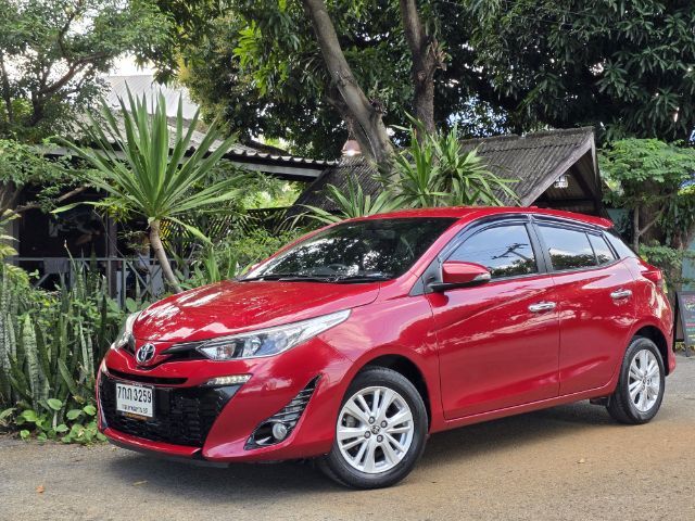 รถ Toyota Yaris 1.2 G สี แดง