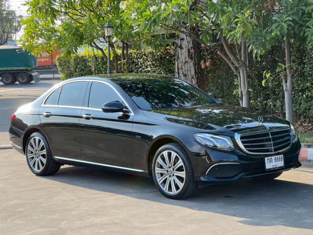 รถ Mercedes-Benz E-Class E300e สี ดำ