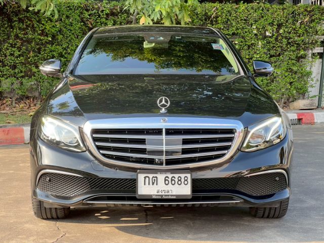 Mercedes-Benz E-Class 2018 E300e Sedan ปลั๊กอินไฮบริด (PHEV) ไม่ติดแก๊ส เกียร์อัตโนมัติ ดำ รูปที่ 4