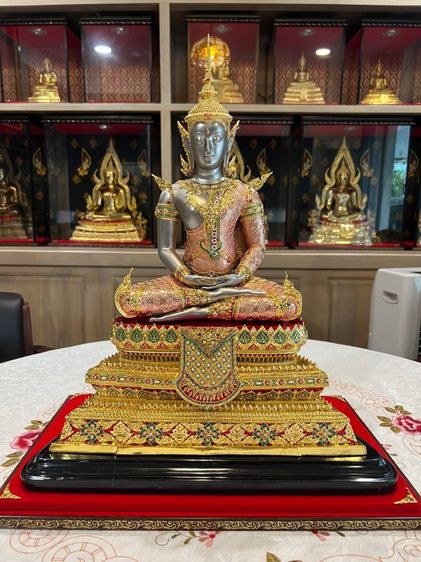 พระรัตนะ ผลงานอาจารย์สุชาติ แซ่จิว 