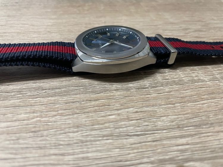 GUCCI GG2570 Blue Dial 41 mm Blue and Red Nylon รูปที่ 7