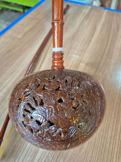 ซออู้ไม้ประดู่เก่าสลักลายหนุมาน รูปที่ 8