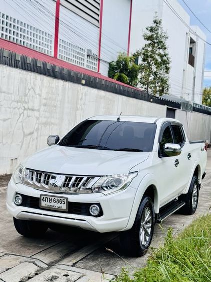 Mitsubishi Triton 2016 All New Double Cab 2.4 GLX Benzene Pickup เบนซิน LPG เกียร์ธรรมดา ขาว รูปที่ 2