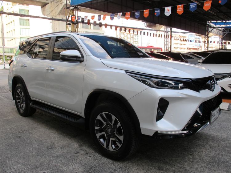 Toyota Fortuner 2024 2.4 Leader G Sedan ดีเซล ไม่ติดแก๊ส เกียร์อัตโนมัติ ขาว รูปที่ 2