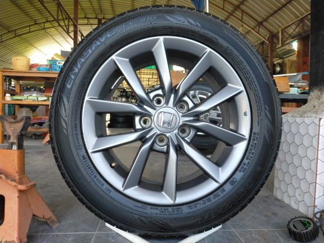 แม็กฮอนด้า ขอบ16 พร้อมยางดันลอป 215 55 16 ปี23 แม็กสีเดิมยางสวยทุกเส้นใส่ civic ได้ทุกรุ่น  ใส่แครี่