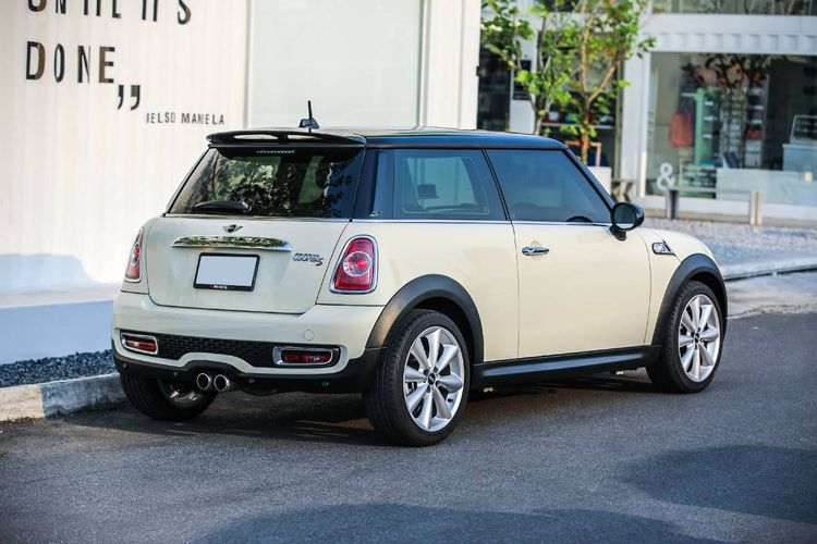 Mini COOPER 2011 รุ่นย่อยอื่นๆ Sedan เบนซิน ไม่ติดแก๊ส เกียร์อัตโนมัติ ครีม รูปที่ 4