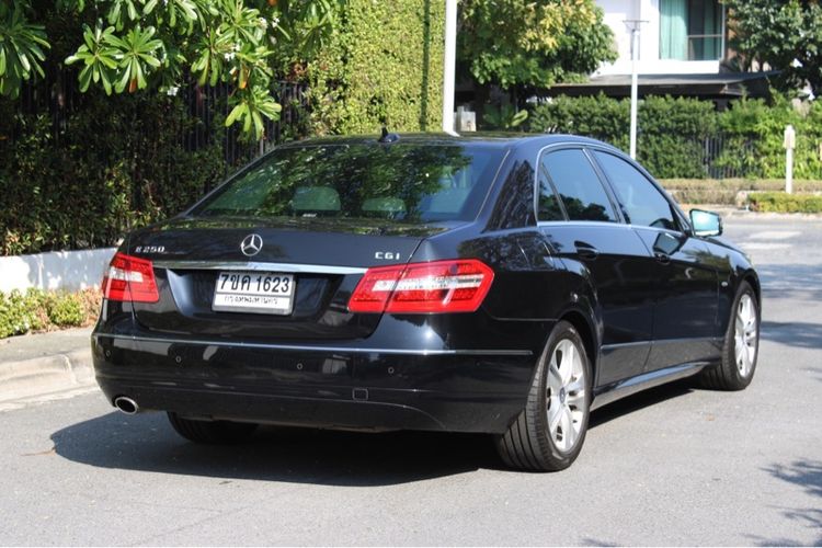 Mercedes-Benz E-Class 2012 E250 CGI Sedan เบนซิน เกียร์อัตโนมัติ ดำ รูปที่ 4