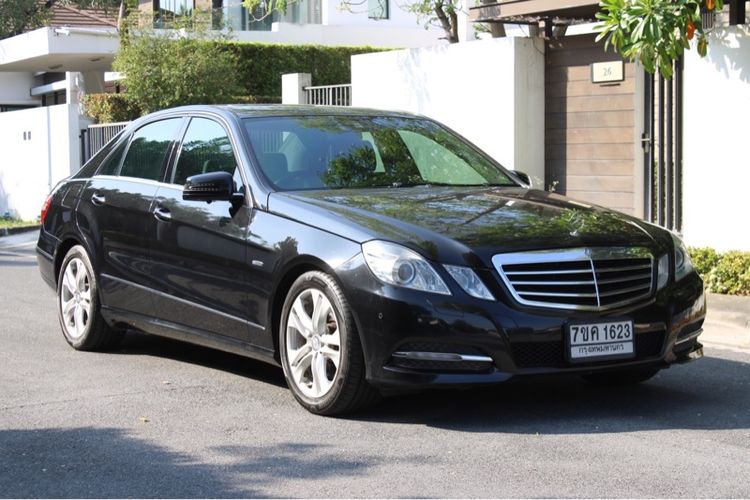 Mercedes-Benz E-Class 2012 E250 CGI Sedan เบนซิน เกียร์อัตโนมัติ ดำ รูปที่ 2
