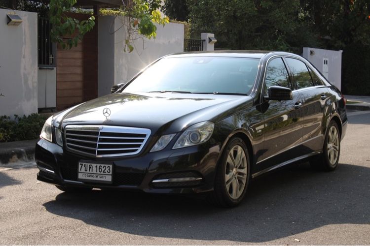 Mercedes-Benz E-Class 2012 E250 CGI Sedan เบนซิน เกียร์อัตโนมัติ ดำ รูปที่ 3