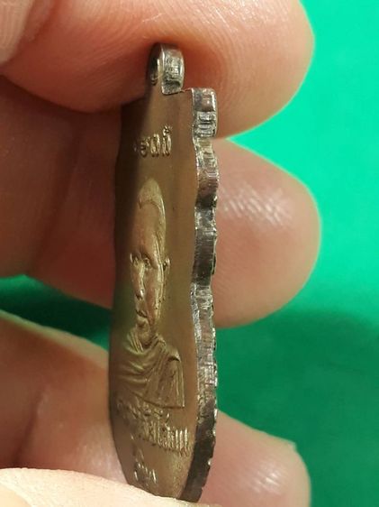 เหรียญหลวงปู่ทวด วัดช้างให้ จ.ปัตตานี รุ่นแรก ปี2500 เนื้อทองแดงกะเงินสภาพยังสวย รูปที่ 3