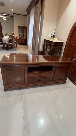 ตู้วางทีวี, โต๊ะ รูปที่ 3