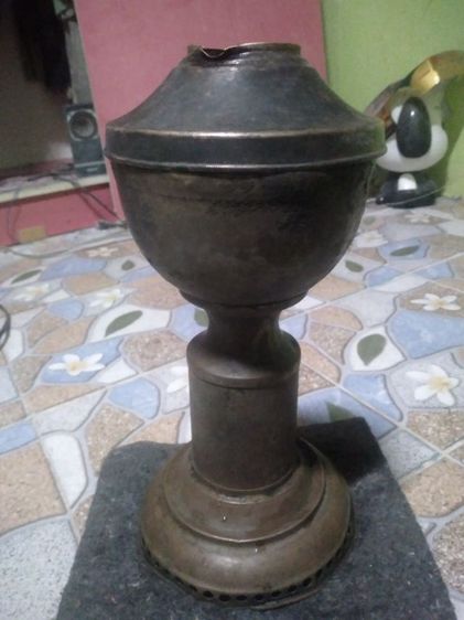 ตะเกียงลานเนื้อทองเหลืองเก่าโบราณขายตามสภาพไม่มีตัวไขลาน