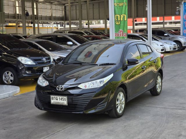 รถ Toyota Yaris ATIV 1.2 E สี ดำ
