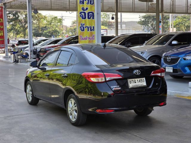 Toyota Yaris ATIV 2018 1.2 E Sedan เบนซิน ไม่ติดแก๊ส เกียร์อัตโนมัติ ดำ รูปที่ 4
