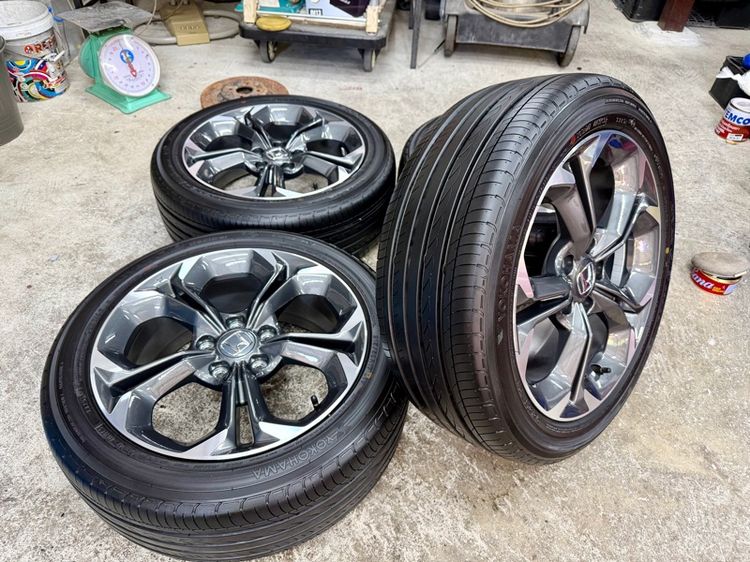 ล้อแม็ก HONDA CIVIC ขอบ 17” ถอดป้ายแดง ยาง YOKOHAMA 215-50R17 ปี 25 ตุ่มหน้ายางยังอยู่ครบ รูปที่ 2