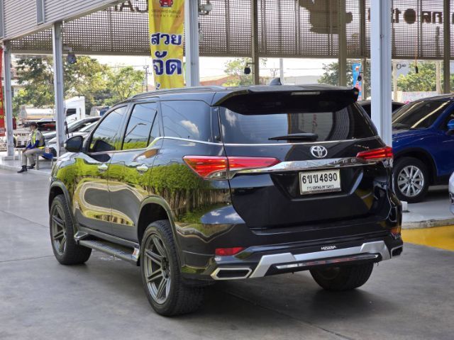 Toyota Fortuner 2015 2.4 V Utility-car ดีเซล ไม่ติดแก๊ส เกียร์อัตโนมัติ ดำ รูปที่ 4