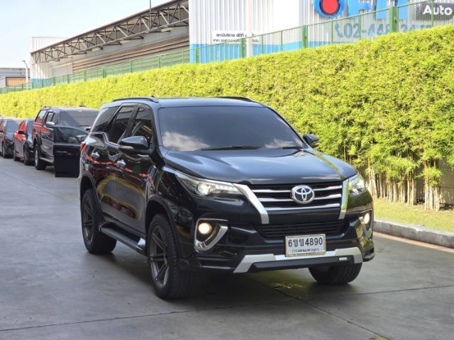 Toyota Fortuner 2015 2.4 V Utility-car ดีเซล ไม่ติดแก๊ส เกียร์อัตโนมัติ ดำ รูปที่ 2