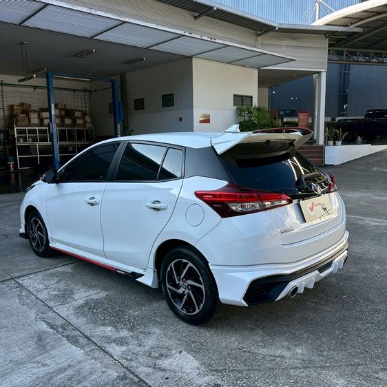 Toyota Yaris 2020 1.2 Sport Sedan เบนซิน ไม่ติดแก๊ส เกียร์อัตโนมัติ ขาว รูปที่ 4