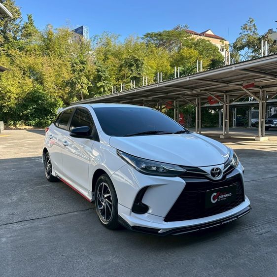 รถ Toyota Yaris 1.2 Sport สี ขาว