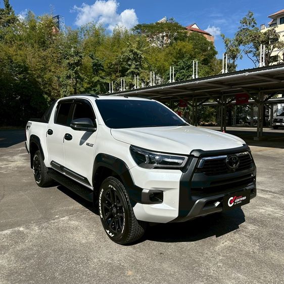 รถ Toyota Hilux Revo 2.4 Prerunner G Rocco สี ขาว