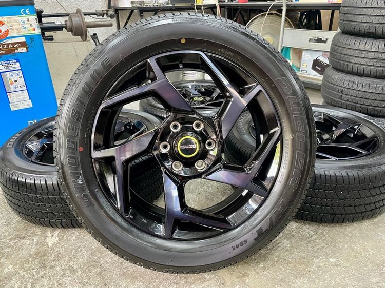 ล้อแม็ก ISUZU MU-X RS ขอบ 20” น้องป้ายแดง ยาง BRIDGESTONE 265-50R20 ปี 25 ตุ่มหน้ายางยังเห็นอยู่จางๆ