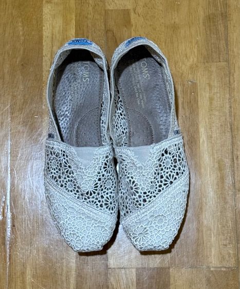 รองเท้าโครเชย์ Toms slip on รูปที่ 4