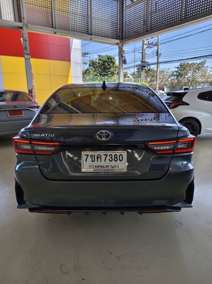 Toyota Yaris ATIV 2023 1.2 Premium Luxury Sedan เบนซิน ไม่ติดแก๊ส เกียร์อัตโนมัติ เทา รูปที่ 4