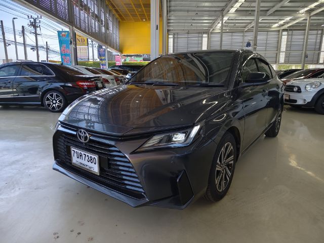 Toyota Yaris ATIV 2023 1.2 Premium Luxury Sedan เบนซิน ไม่ติดแก๊ส เกียร์อัตโนมัติ เทา รูปที่ 2