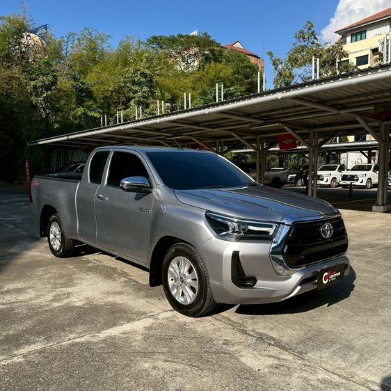 รถ Toyota Hilux Revo 2.4 Z Edition Mid สี บรอนซ์เงิน
