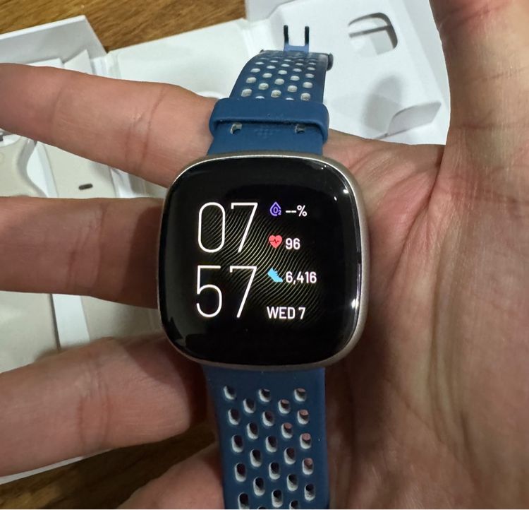 เงิน fitbit sense 2