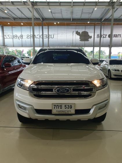 รถ Ford Everest 2.2 Titanium สี ขาว