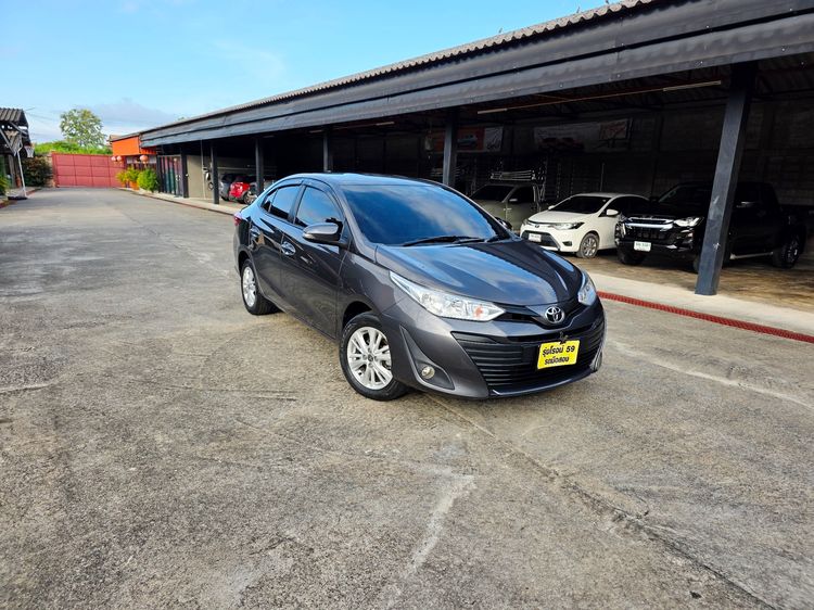 รถ Toyota Yaris ATIV 1.2 Entry สี เทา