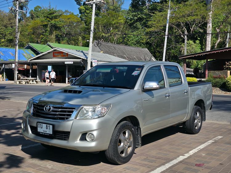 รถ Toyota Hilux Vigo 2.5 Double Cab E Prerunner สี บรอนซ์เงิน