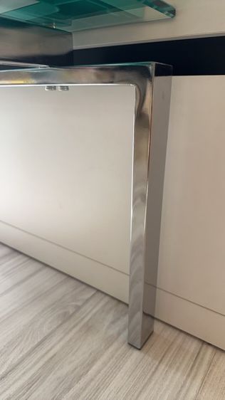 ขายโต๊ะกระจกมือสอง ขาสแตนเลส สภาพดี รูปที่ 4