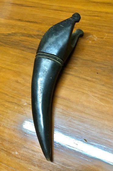 ที่ยิงหนังสติ๊ก เป็นงานไม้แกะเป็นรูปเขา เก็บมาประมาณ50ปี