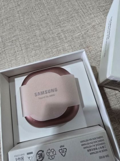 หูฟัง True wireless ยี่ห้อ Samsung buds live สีทอง ใหม่าก เก็บไว้ไม่ได้ใช้งาน นัดรับของครับ