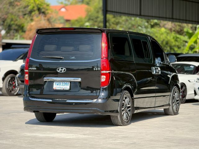Hyundai H-1  2018 2.5 Elite ดีเซล เกียร์อัตโนมัติ ดำ รูปที่ 2