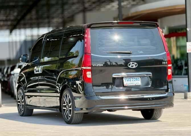 Hyundai H-1  2018 2.5 Elite ดีเซล เกียร์อัตโนมัติ ดำ รูปที่ 3