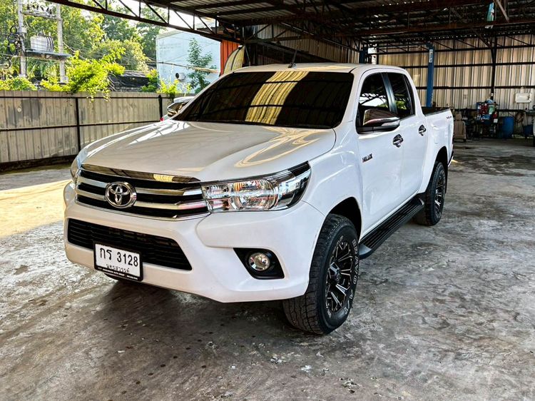 รถ Toyota Hilux Revo 2.4 E Prerunner สี ขาว