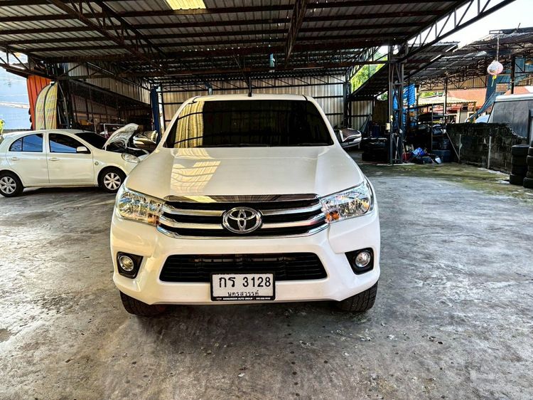 Toyota Hilux Revo 2016 2.4 E Prerunner Pickup ดีเซล ไม่ติดแก๊ส เกียร์ธรรมดา ขาว รูปที่ 2