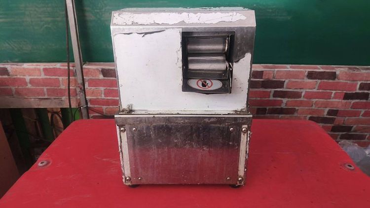 ขายเครื่องคั้นน้ำอ้อยมือสอง