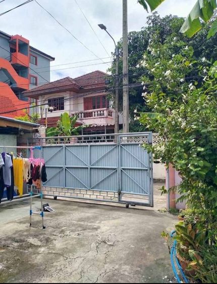 ขายบ้าน 3 หลัง พร้อมที่ดิน 84 ตรว. ซอยเรวดี 19 จ.นนทบุรี